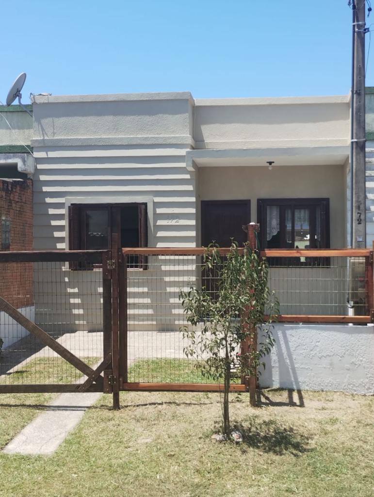 Casa Geminada / Duplex 2 Dorm.
