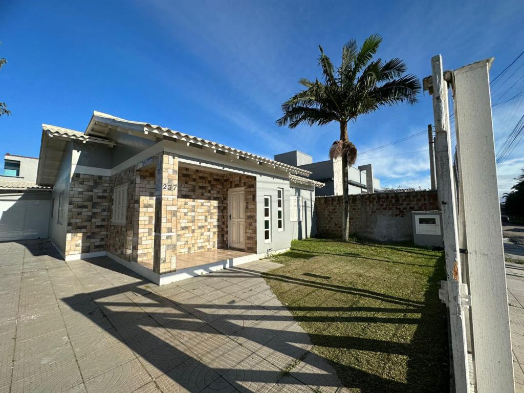 Casas / Sobrados 3 Dorm.