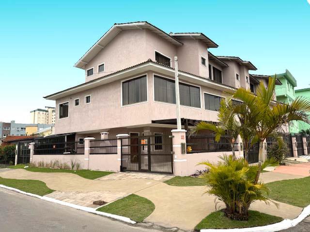 Casa Geminada / Duplex 3 Dorm.