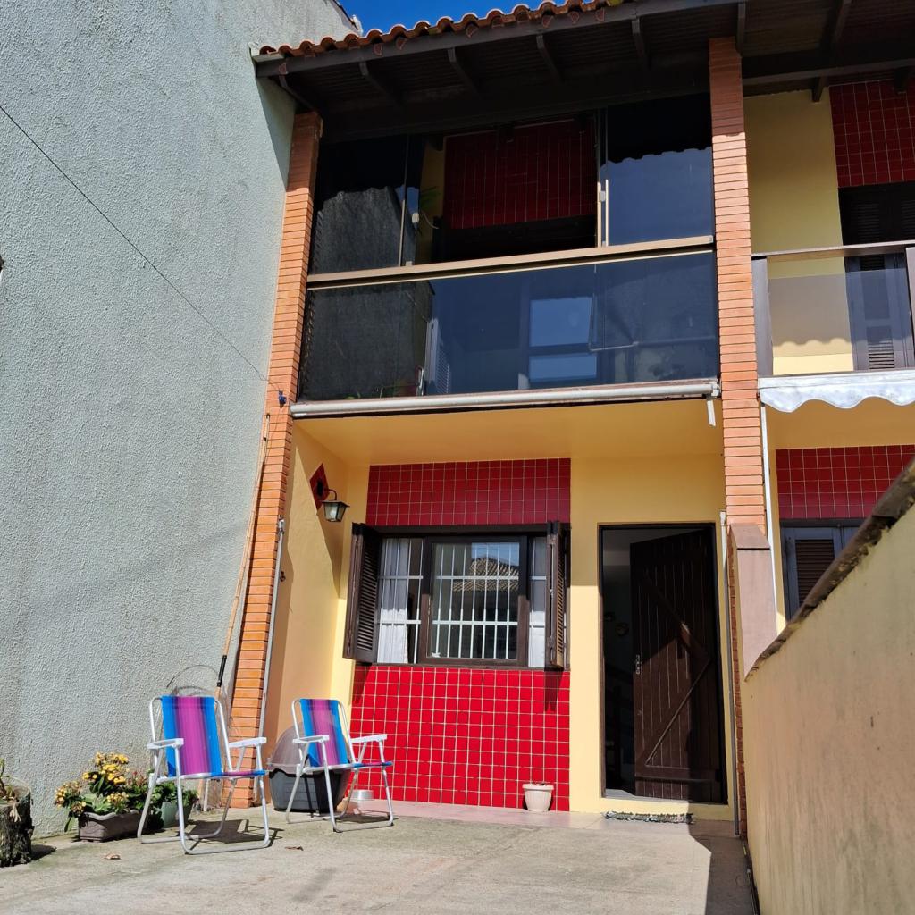 Casa Geminada / Duplex 2 Dorm.