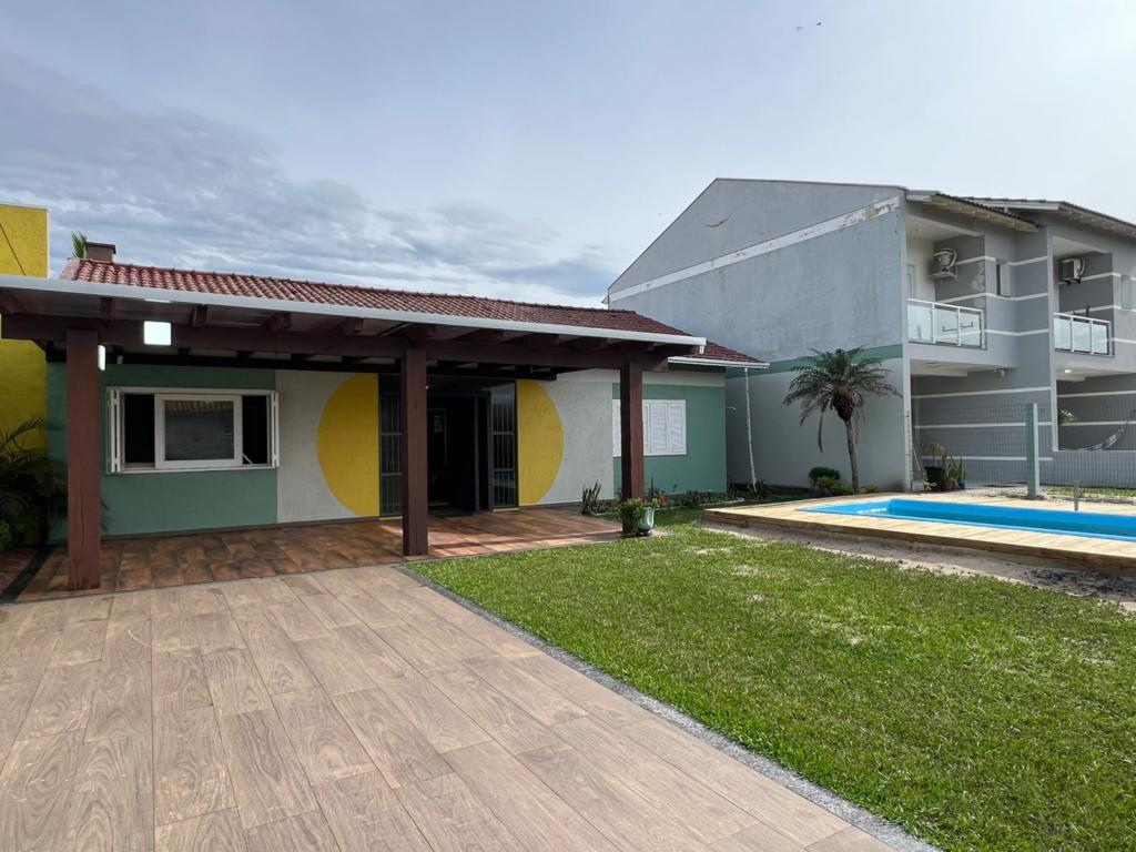 Casas / Sobrados 4 Dorm.