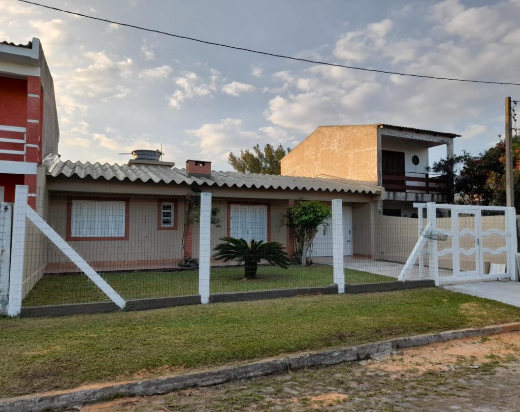 Casas / Sobrados 4 Dorm.