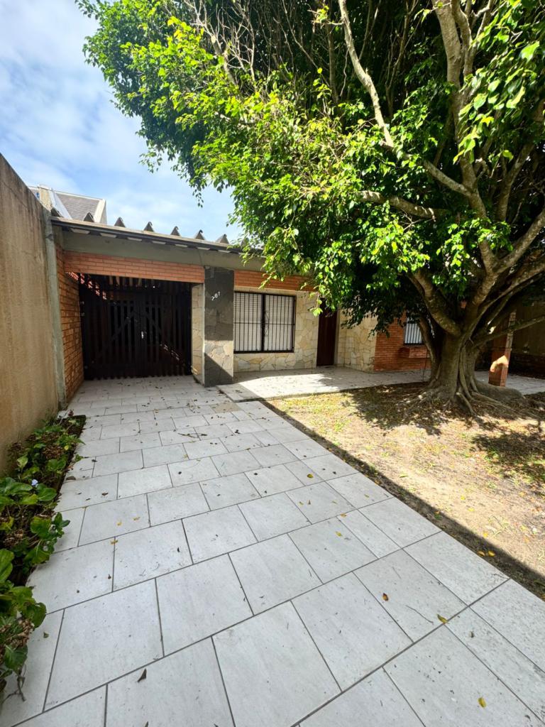 Casas / Sobrados 3 Dorm.