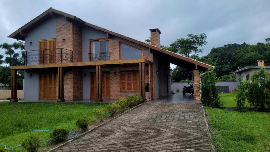 Casas / Sobrados 3 Dorm.
