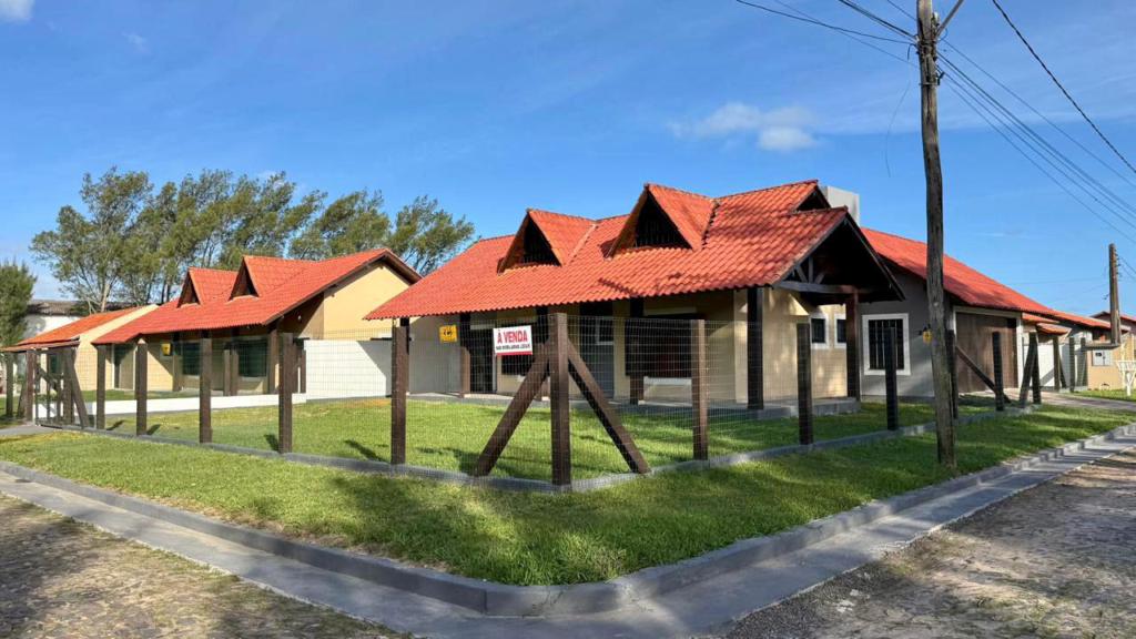 Casas / Sobrados 3 Dorm.