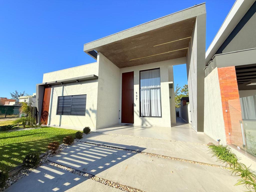 Casas / Sobrados 3 Dorm.
