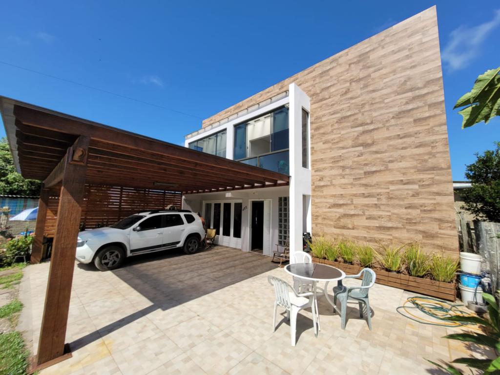Casas / Sobrados 3 Dorm.