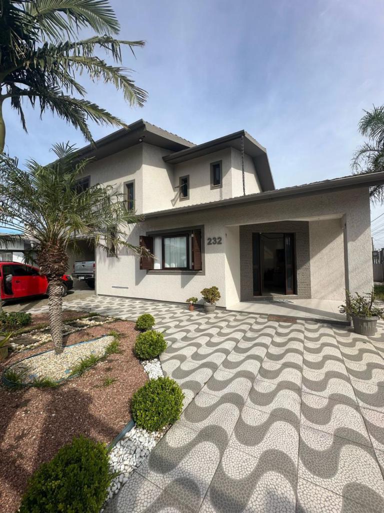 Casas / Sobrados 3 Dorm.