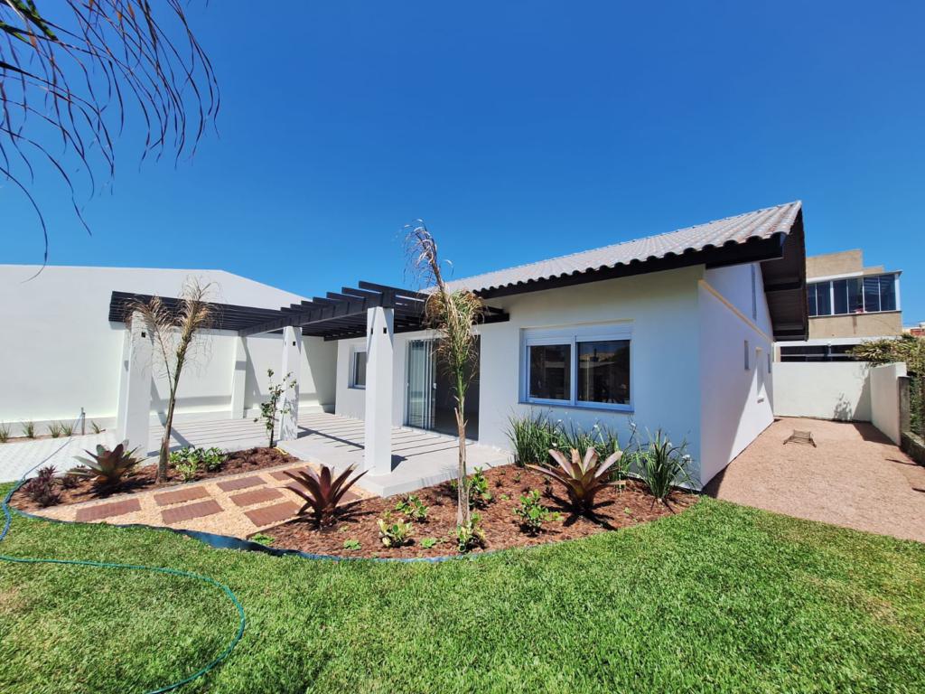 Casas / Sobrados 3 Dorm.