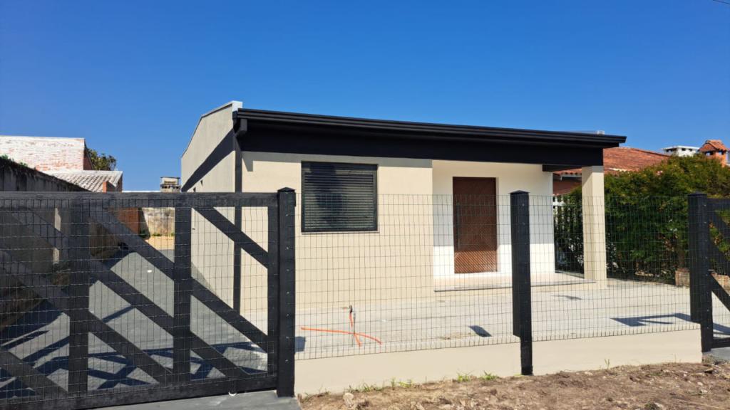 Casas / Sobrados 3 Dorm.