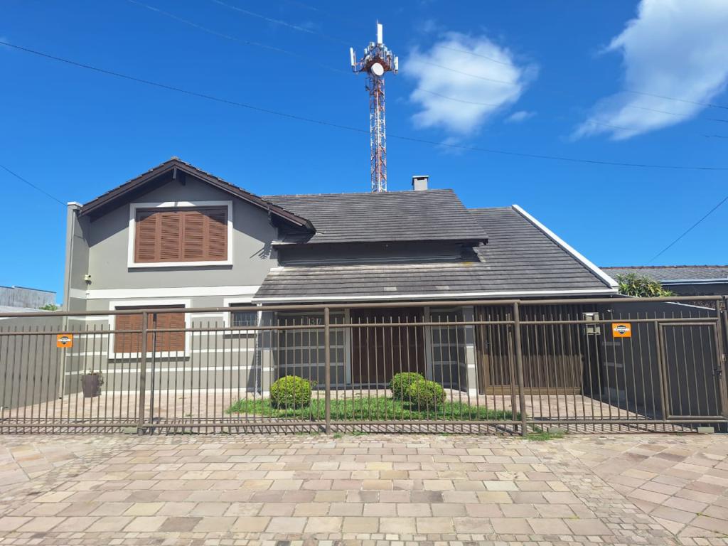 Casas / Sobrados 3 Dorm.