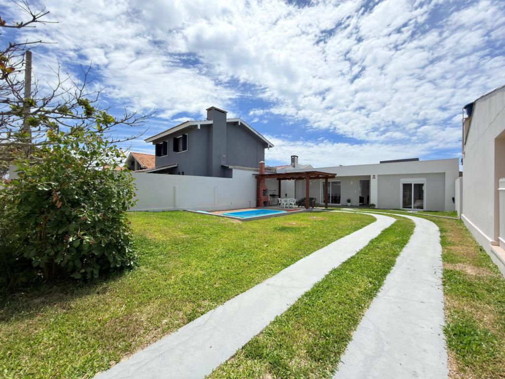 Casas / Sobrados 3 Dorm.