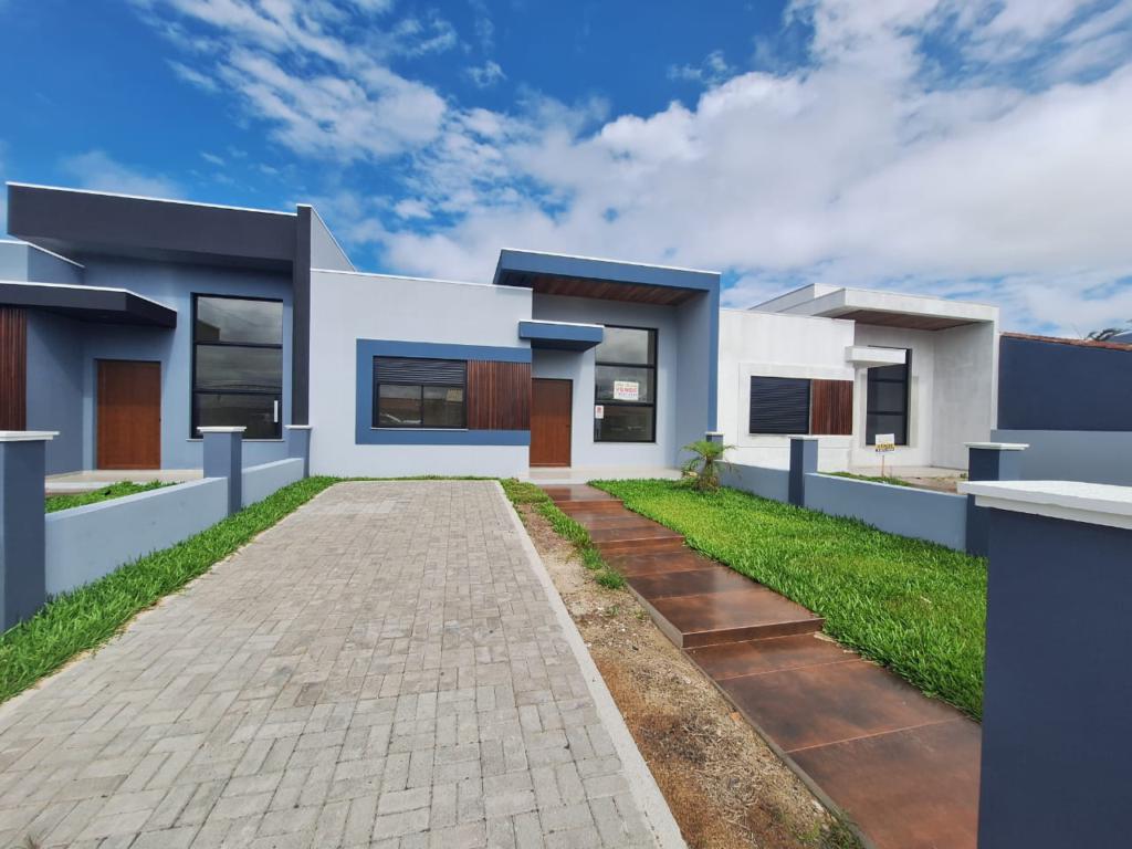 Casa Geminada / Duplex 3 Dorm.