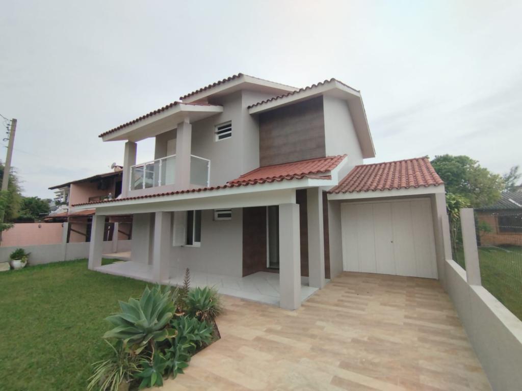 Casas / Sobrados 3 Dorm.