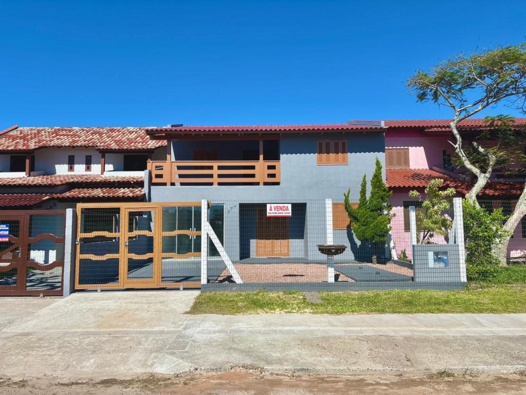 Casas / Sobrados 5 Dorm.