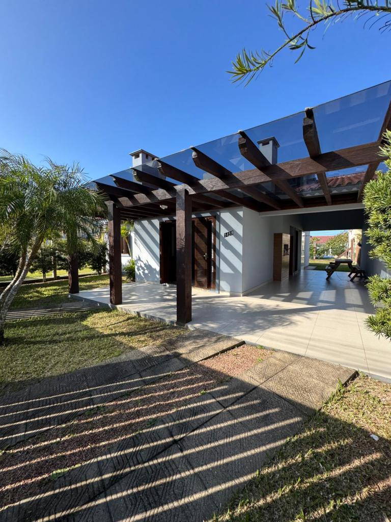 Casas / Sobrados 4 Dorm.