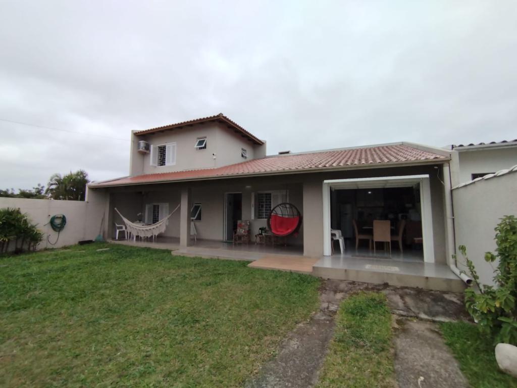 Casas / Sobrados 2 Dorm.