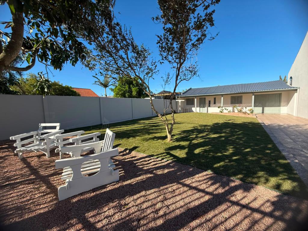 Casas / Sobrados 4 Dorm.