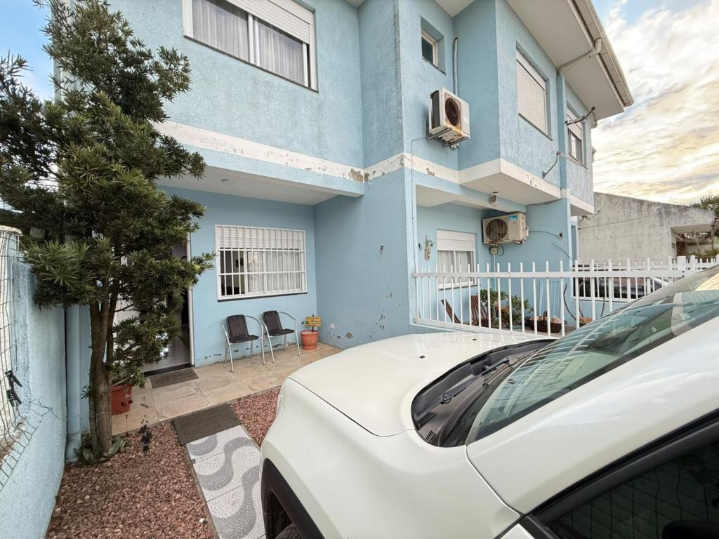 Casa Geminada / Duplex 2 Dorm.