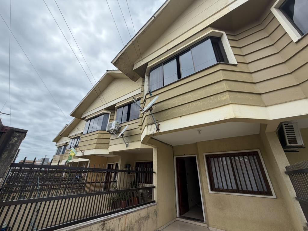 Casa Geminada / Duplex 2 Dorm.