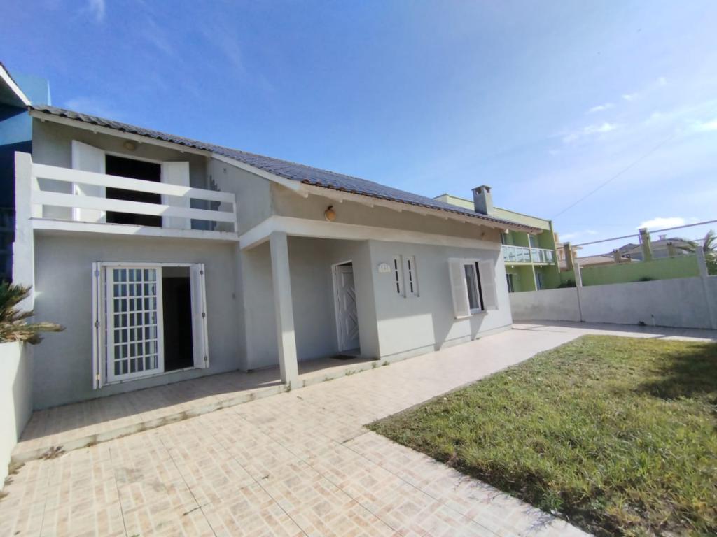 Casas / Sobrados 4 Dorm.