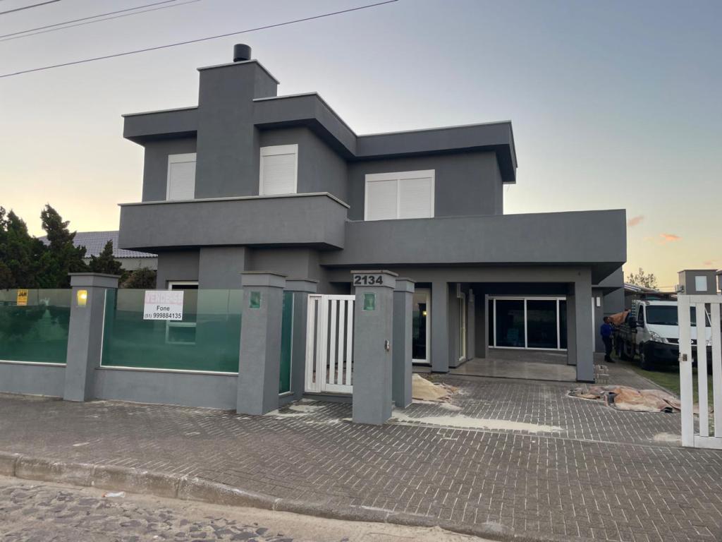 Casas / Sobrados 2 Dorm.